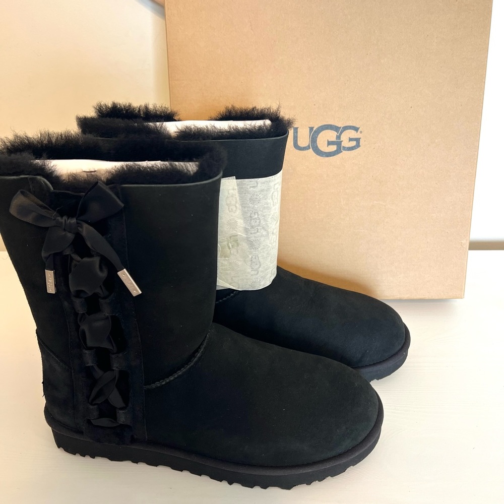 Brand new UGG Pala Winter Boots Women's Size 12 Black  1017531